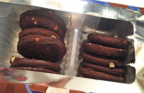 FATGUYFOODBLOG: Hot Cocoa Chips Ahoy cookies!